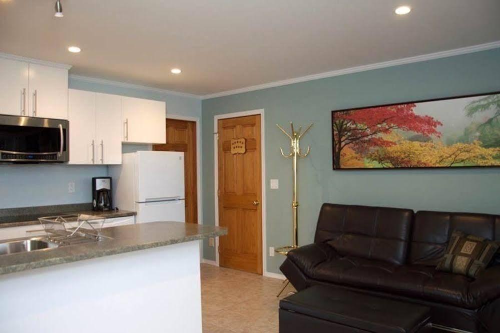 Enchanter Ocean View Suites Madeira Park Экстерьер фото